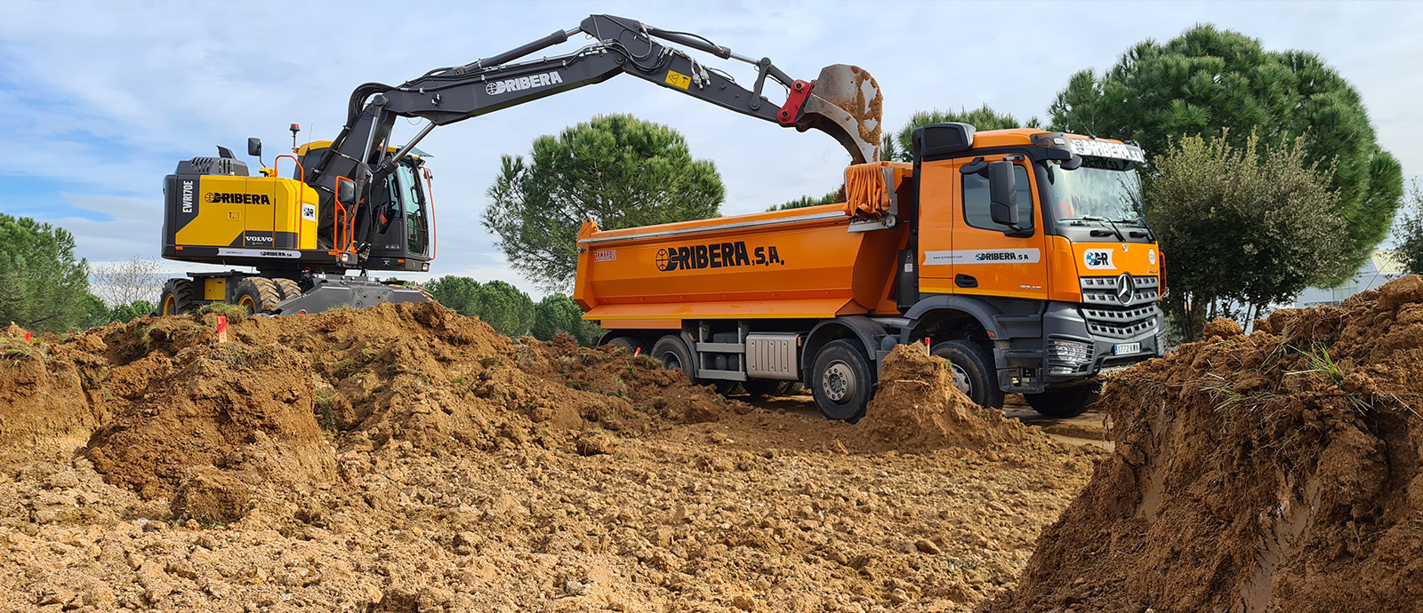 Ejecución de grandes y pequeñas obras de excavaciones de tierra, escombros, urbanizaciones y reciclaje - TRANSPORTS I EXCAVACIONS RIBERA