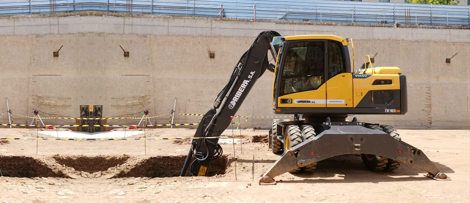 Execució de grans i petites obres d'excavacions de terra, enderrocs, urbanitzacions i reciclatge - TRANSPORTS I EXCAVACIONS RIBERA